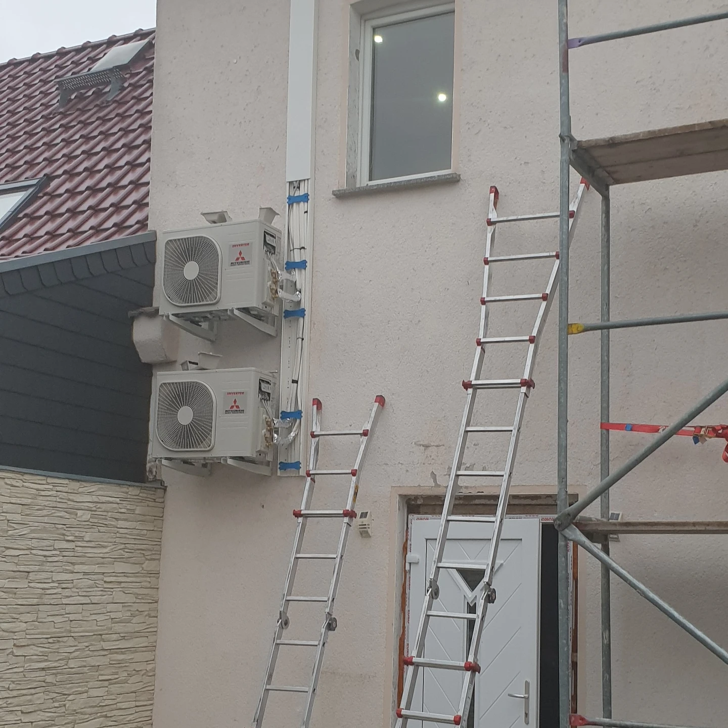 Arbeit an zwei Duosplitgeräten